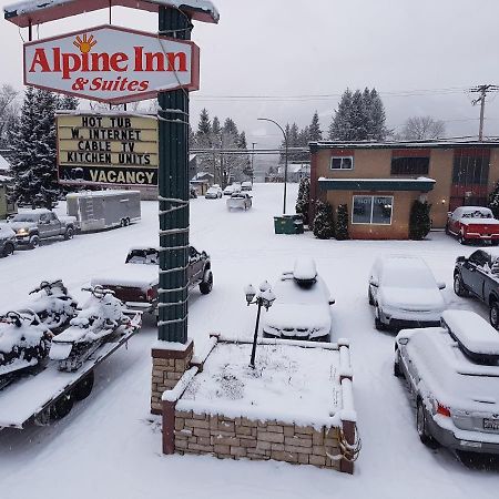 Alpine Inn & Suites Revelstoke Exterior photo