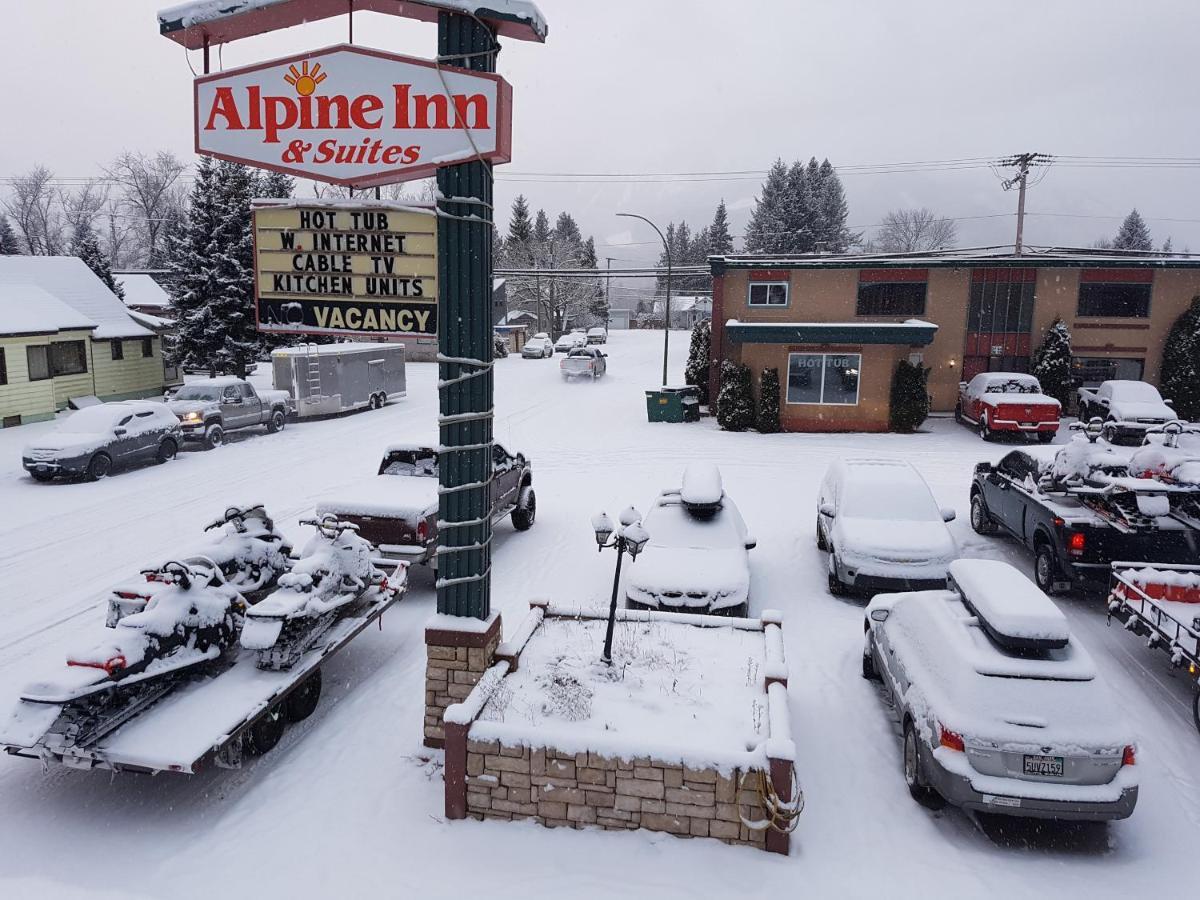 Alpine Inn & Suites Revelstoke Exterior photo